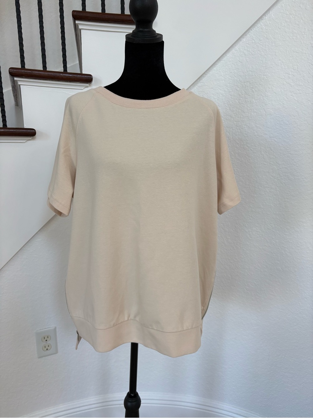 Women’s Relaxed Short Sleeve Top in Light Beige